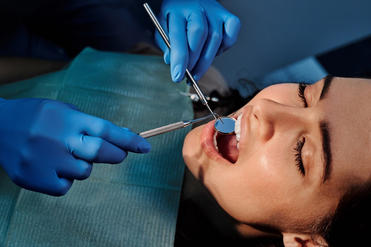 Higienizacja zębów i jej znaczenie w leczeniu stomatologicznym
